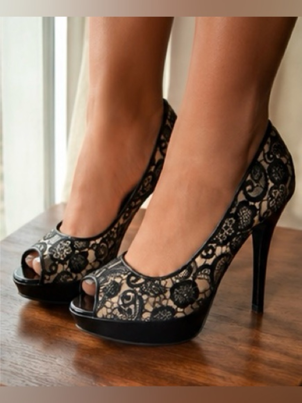 Guess Lace Peep Toe Platform Pumps Size 8 Black Nude Lace NIB